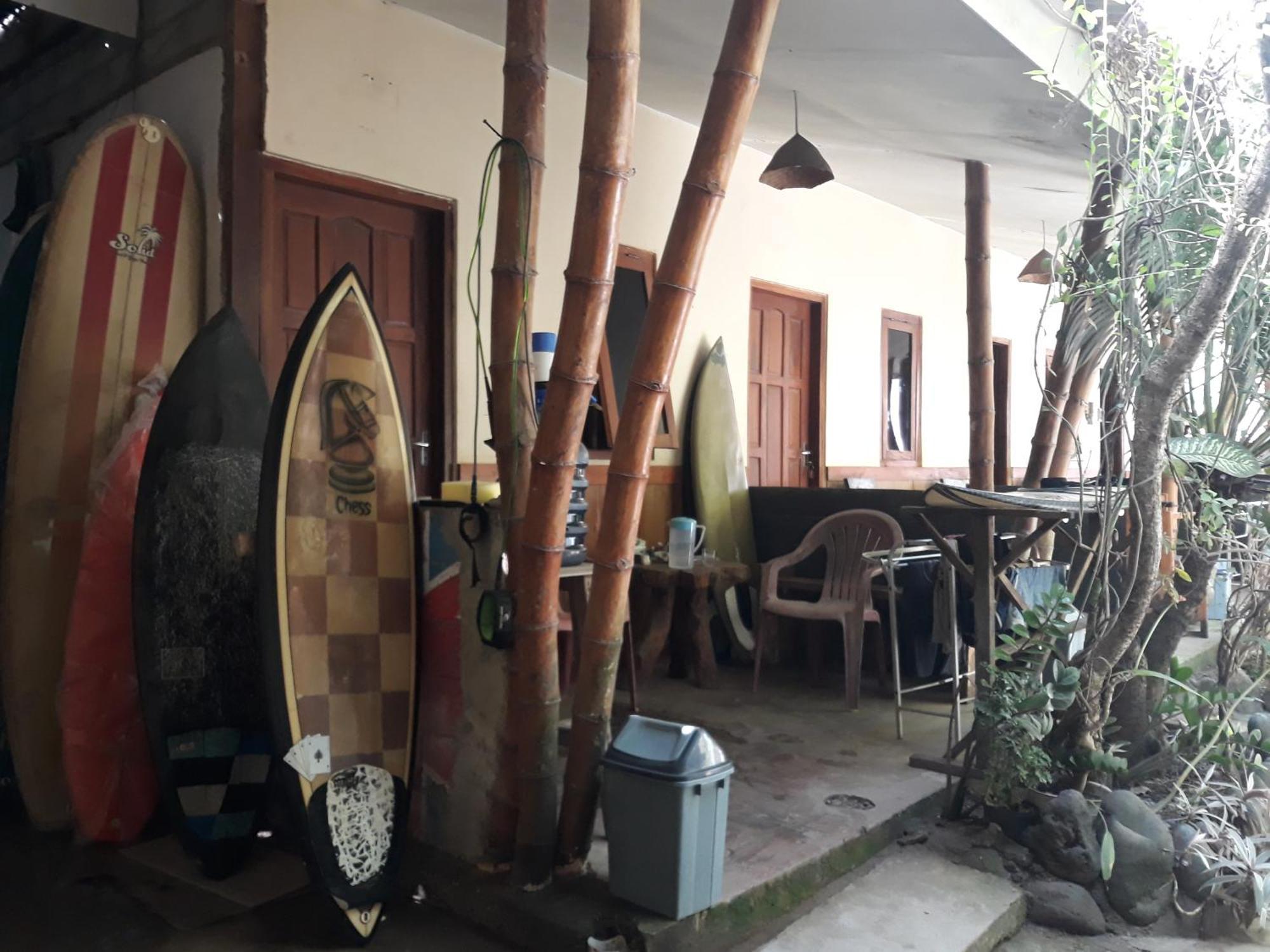 Big Daddy'S Surfcamp Apartment Pasanggaran Exterior photo