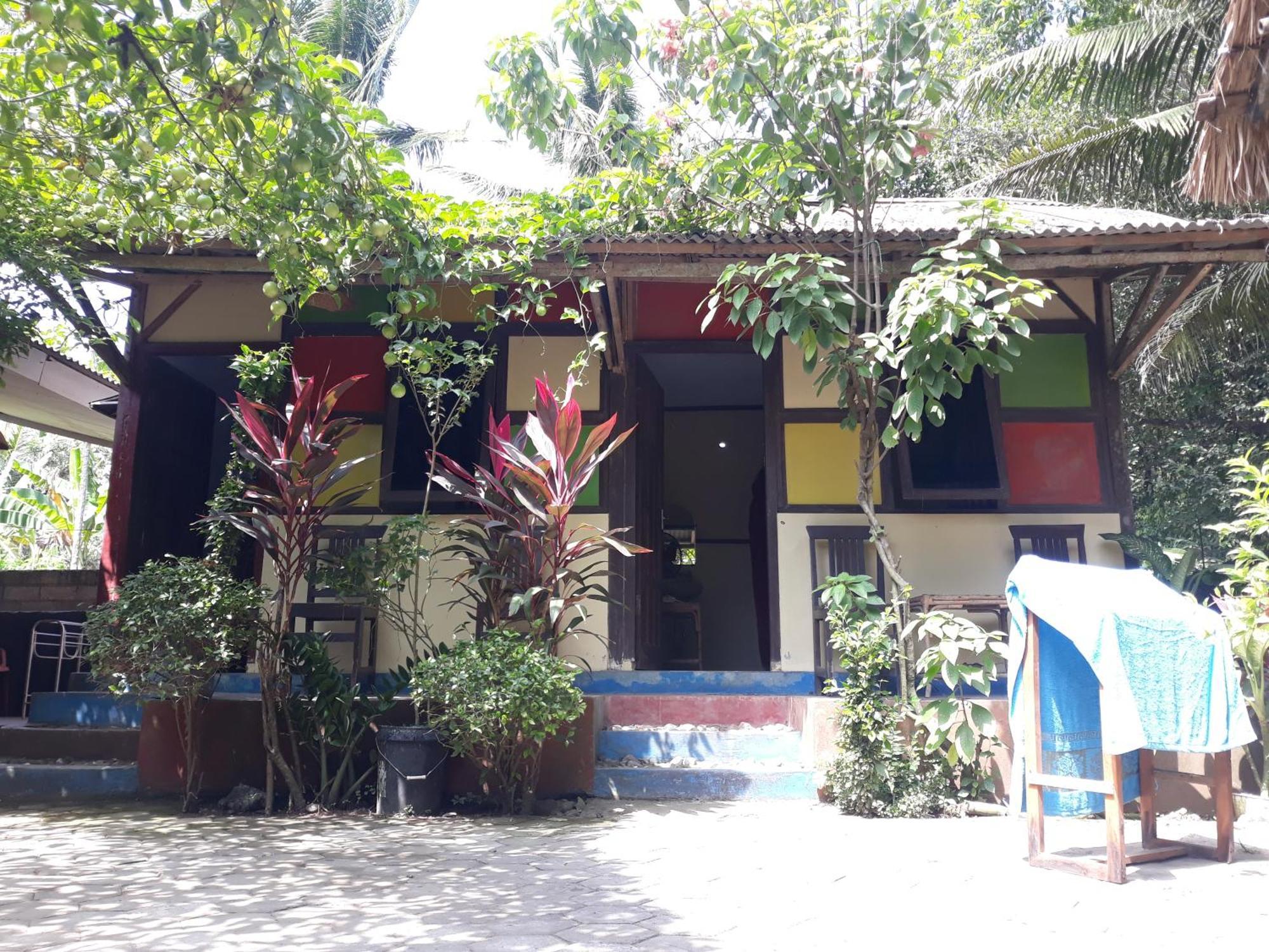 Big Daddy'S Surfcamp Apartment Pasanggaran Exterior photo