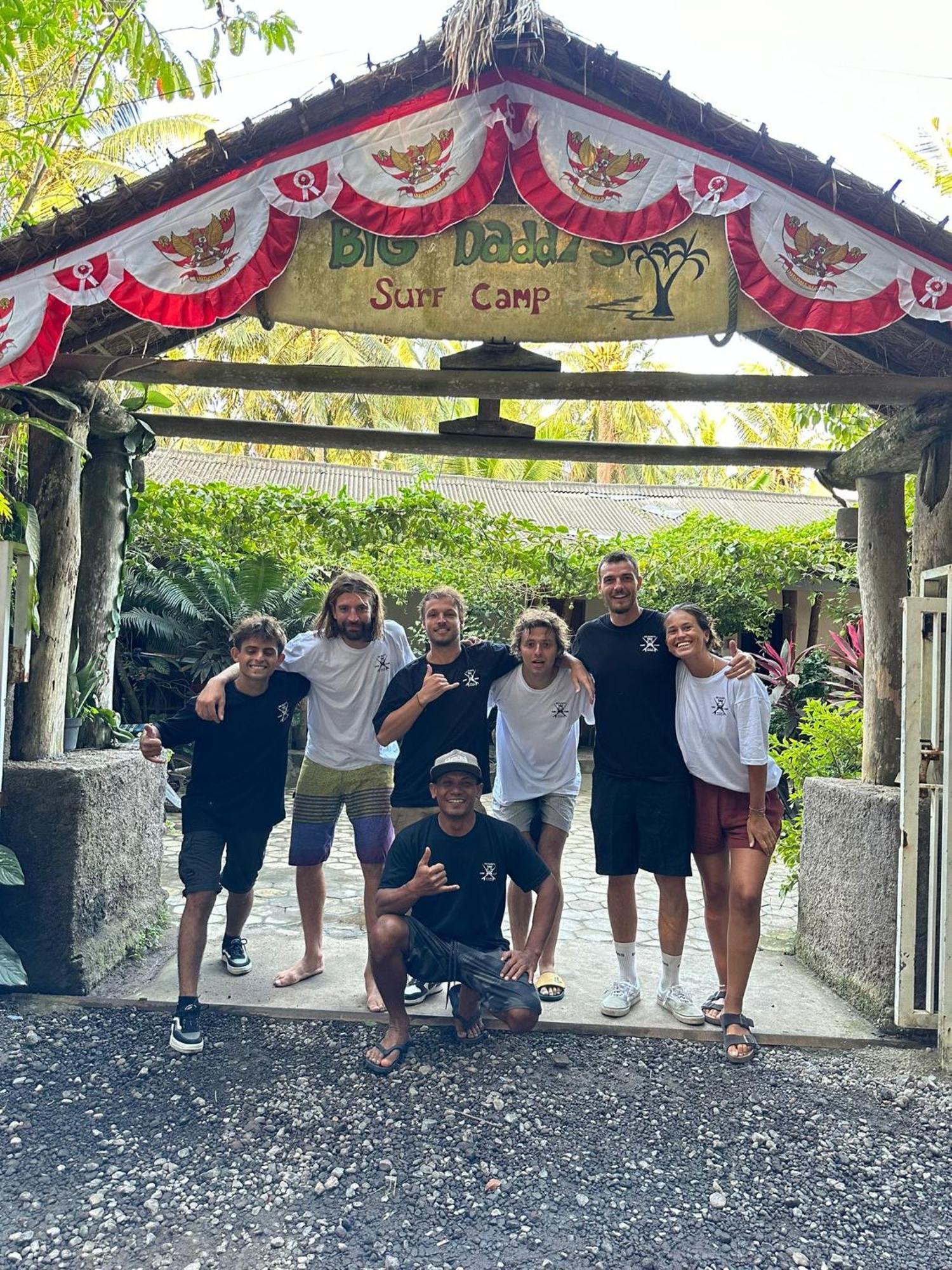Big Daddy'S Surfcamp Apartment Pasanggaran Exterior photo
